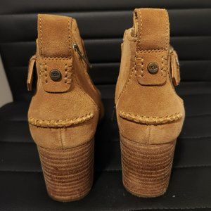 UGG LEAHY ANKLE BOOTS